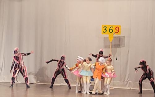 Премьера спектакля "39,9" image 3